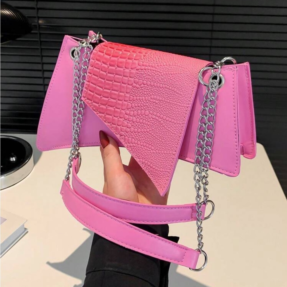 Chic Pink Chain Crossbody Bag